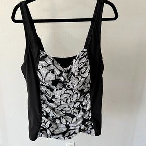 Ava & Viv SwimSuit Top - 24W